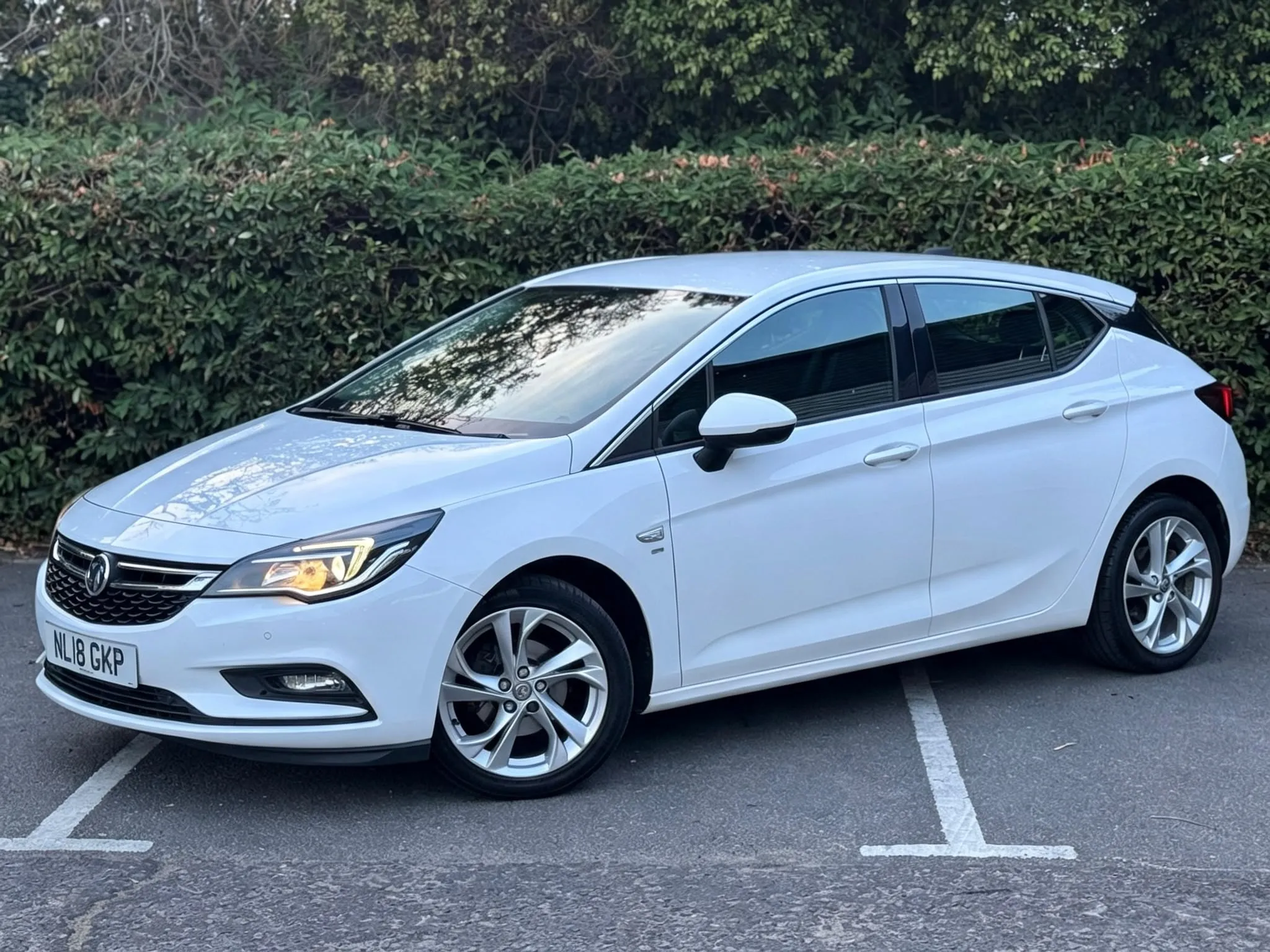 2018 Vauxhall Astra, photo 2 of 34