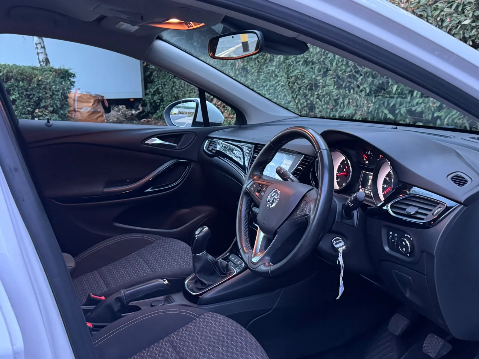 2018 Vauxhall Astra, photo 13 of 34