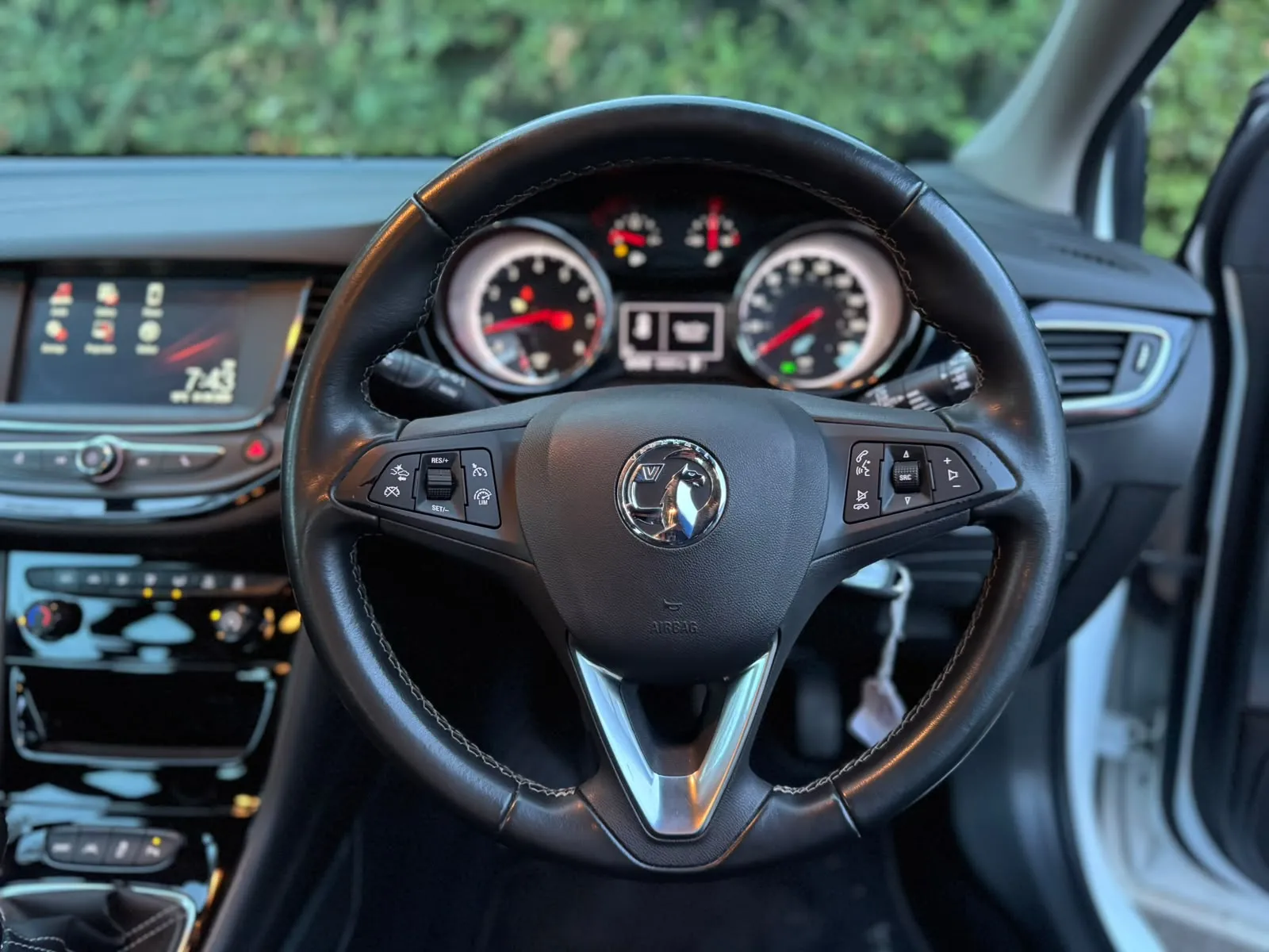 2018 Vauxhall Astra, photo 15 of 34