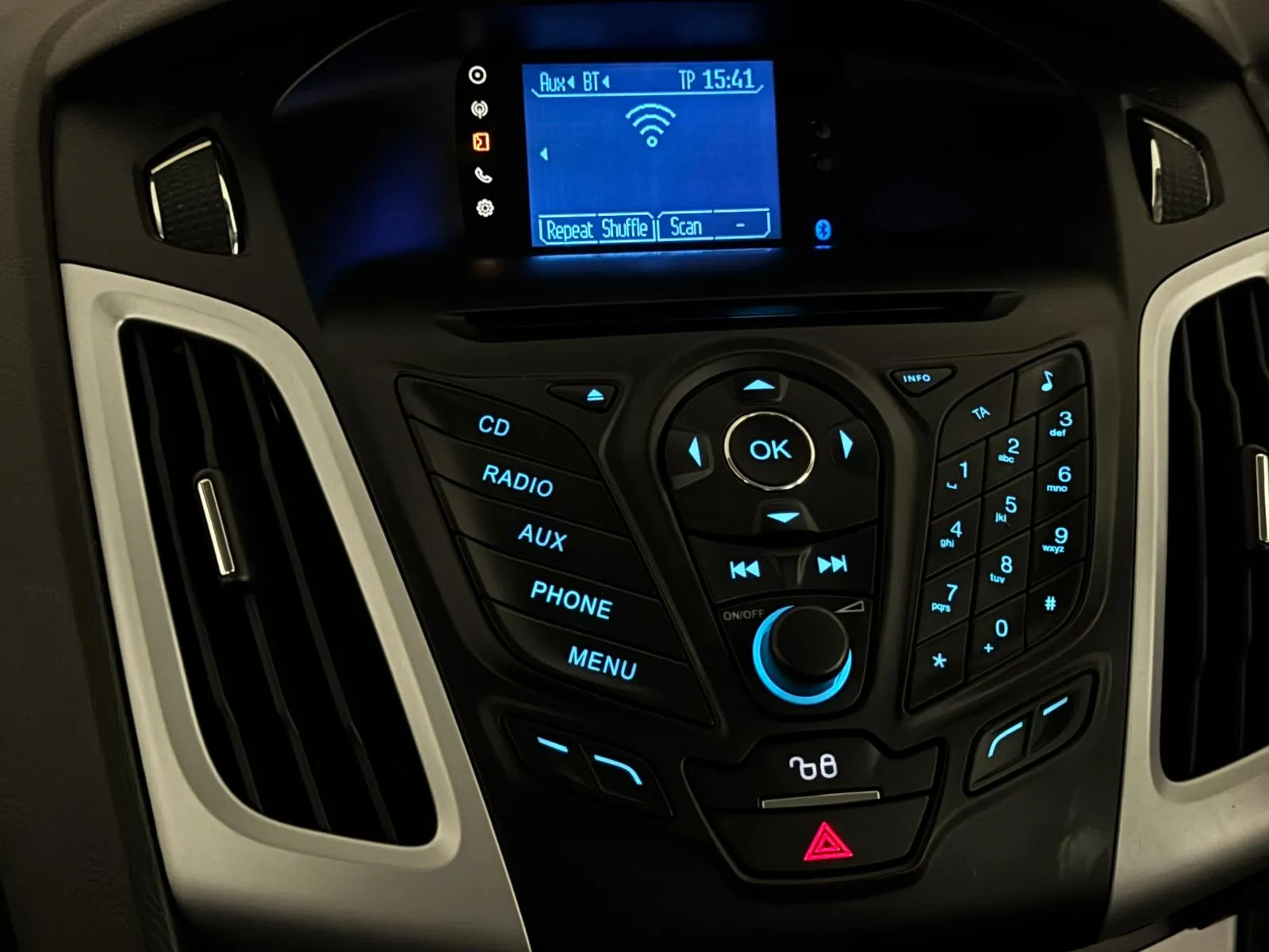 2011 Ford Focus, photo 21 of 29