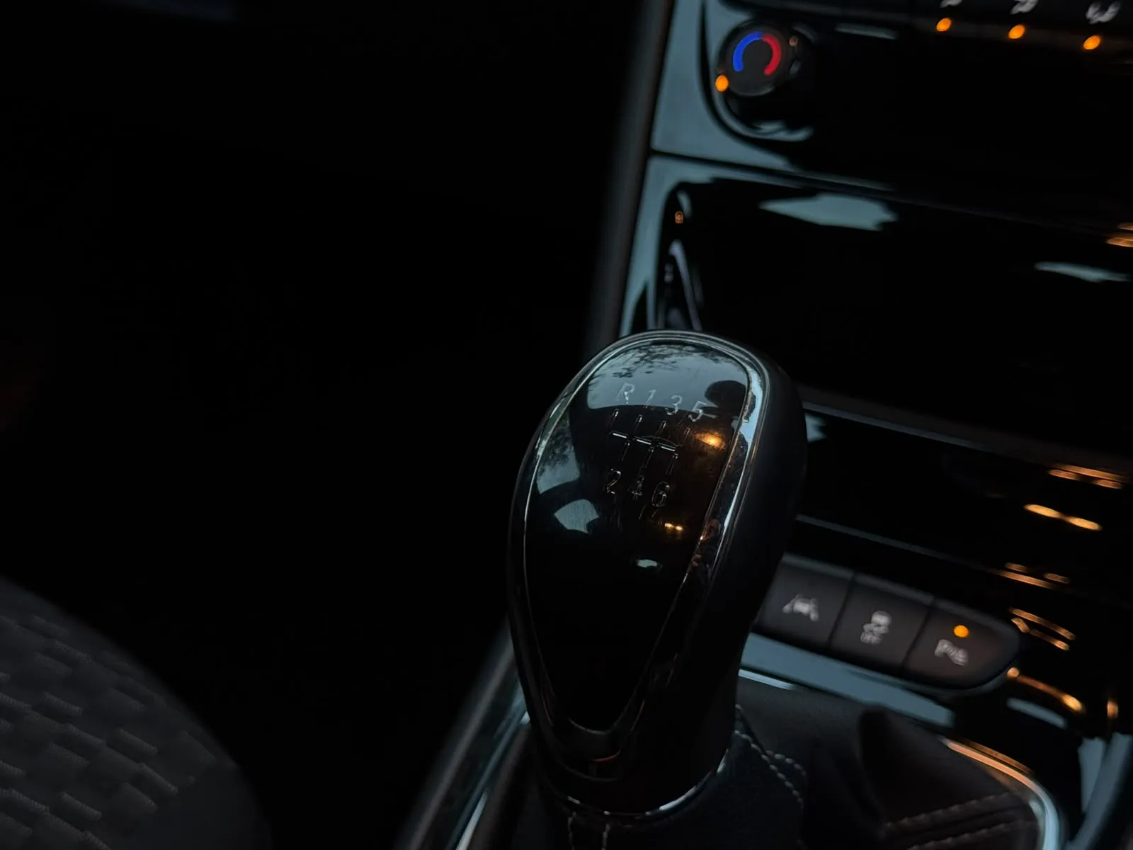 2018 Vauxhall Astra, photo 22 of 34
