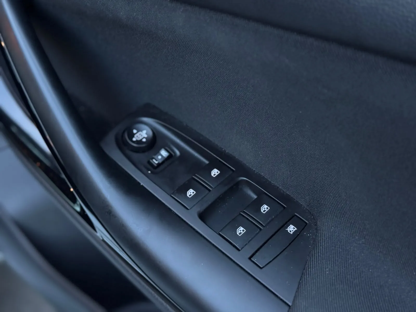 2018 Vauxhall Astra, photo 28 of 34